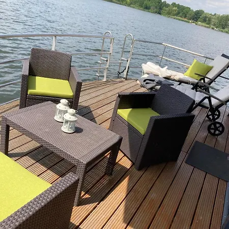 Schwimmende Ferienwohnung, Hausboot Urlaub Als Festlieger Am Steg Zehdenick Exterior photo