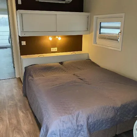 Schwimmende Ferienwohnung, Hausboot Urlaub Als Festlieger Am Steg Zehdenick Exterior photo
