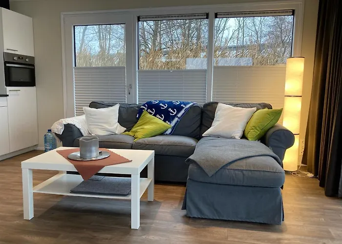 Schwimmende Ferienwohnung, Hausboot Urlaub Als Festlieger Am Steg