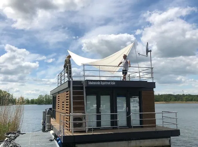 Schwimmende Ferienwohnung, Hausboot Urlaub Als Festlieger Am Steg