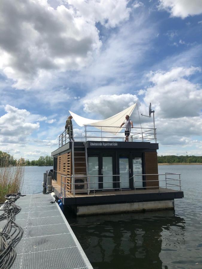 Schwimmende Ferienwohnung, Hausboot Urlaub Als Festlieger Am Steg * Zehdenick